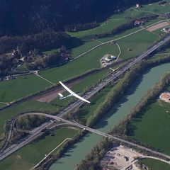 Flugwegposition um 15:17:46: Aufgenommen in der Nähe von Gemeinde Schwoich, Schwoich, Österreich in 1563 Meter